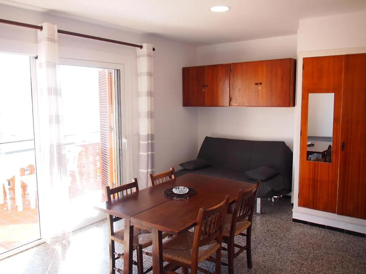 Miramar 33A Apartment Roses